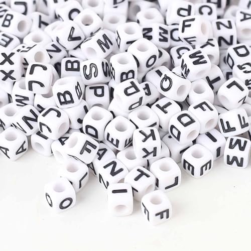 HERZONE 7mm Würfel buchstabenperlen zum Auffädeln 700pcs Acryl Weiße Alphabet Perlen Mix A-Z Perlen für die Schmuckherstellung DIY Halskette Armband Schlüssel (700) von HERZONE