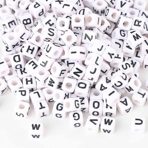 HERZONE 8mm Würfel buchstabenperlen zum Auffädeln 400pcs Acryl Weiße Alphabet Perlen Mix A-Z Perlen für die Schmuckherstellung DIY Halskette Armband Schlüssel (400) von HERZONE