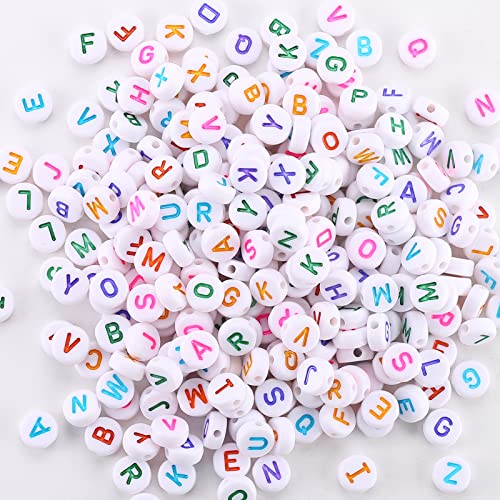 HERZWILD buchstabenperlen zum auffädeln ca.500pcs 5X10mm bunt Buchstaben perlen Rund bastelnperlen Buchstaben A-Z perlen für Schmuck Basteln (color-white) von HERZWILD