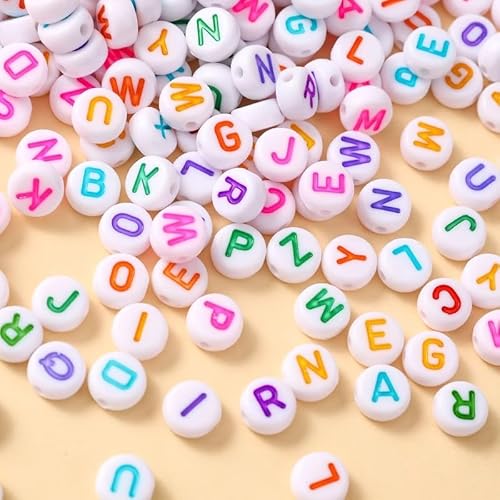 HERZWILD buchstabenperlen zum auffädeln ca.500pcs 5X10mm bunt Buchstaben perlen Rund bastelnperlen Buchstaben A-Z perlen für Schmuck Basteln (color-white) von HERZWILD