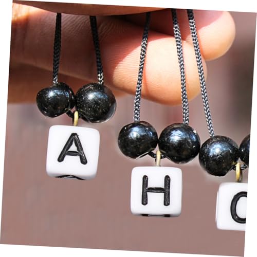 HIAKDOFT 100 Stück Teiliges Acryl Buchstabenperlen Quadratische DIY Schmuckperlen Robuste Bastelperlen für Armbänder und Bastelfans Schwarz Weißes Alphabet Zubehör von HIAKDOFT