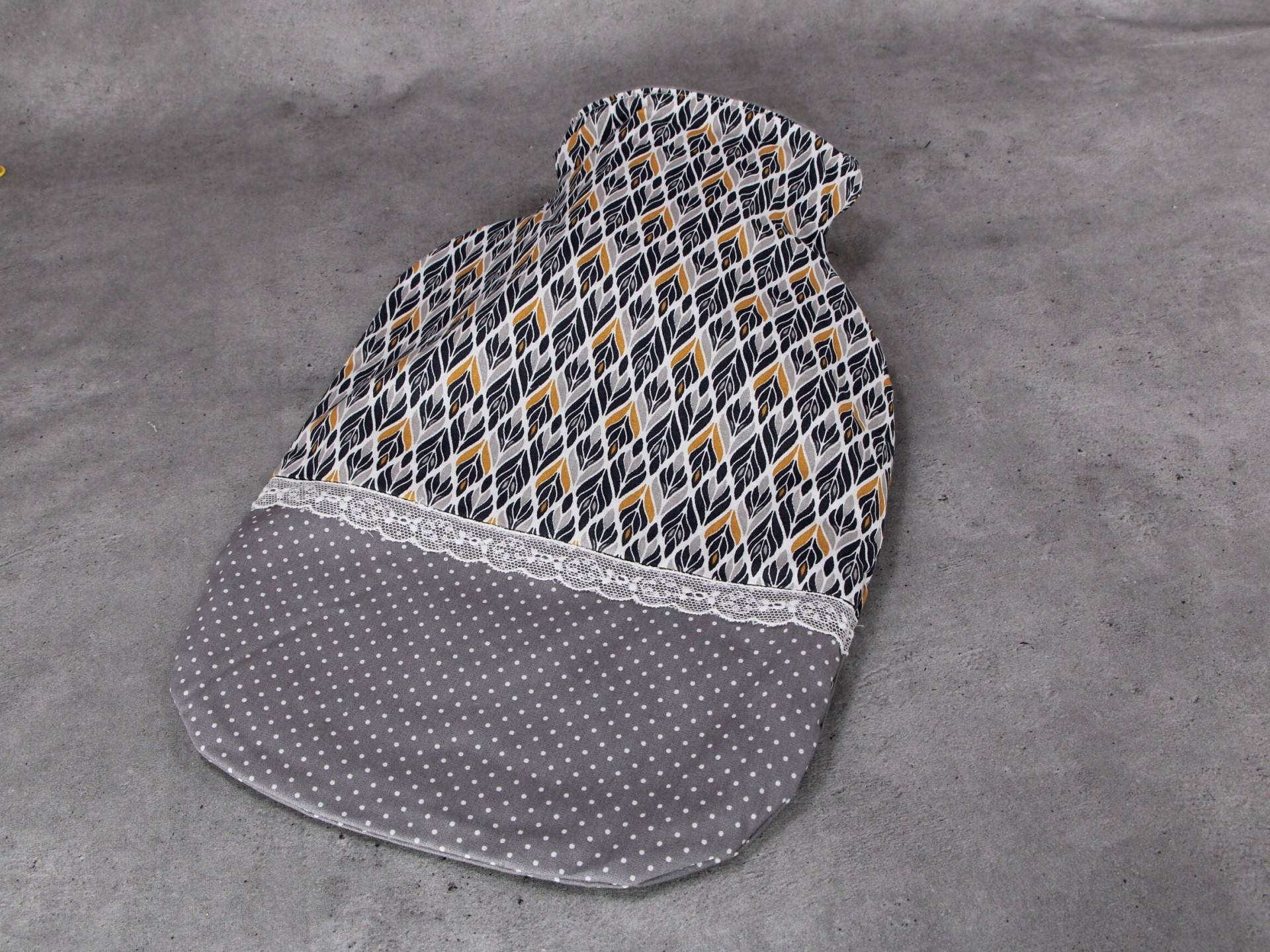 Wärmflaschenbezug, Graue Flamme Und Spitzenborde Wärmflaschenbezug, Graue Flamme Und Spitzenborde von HKModeHandmade