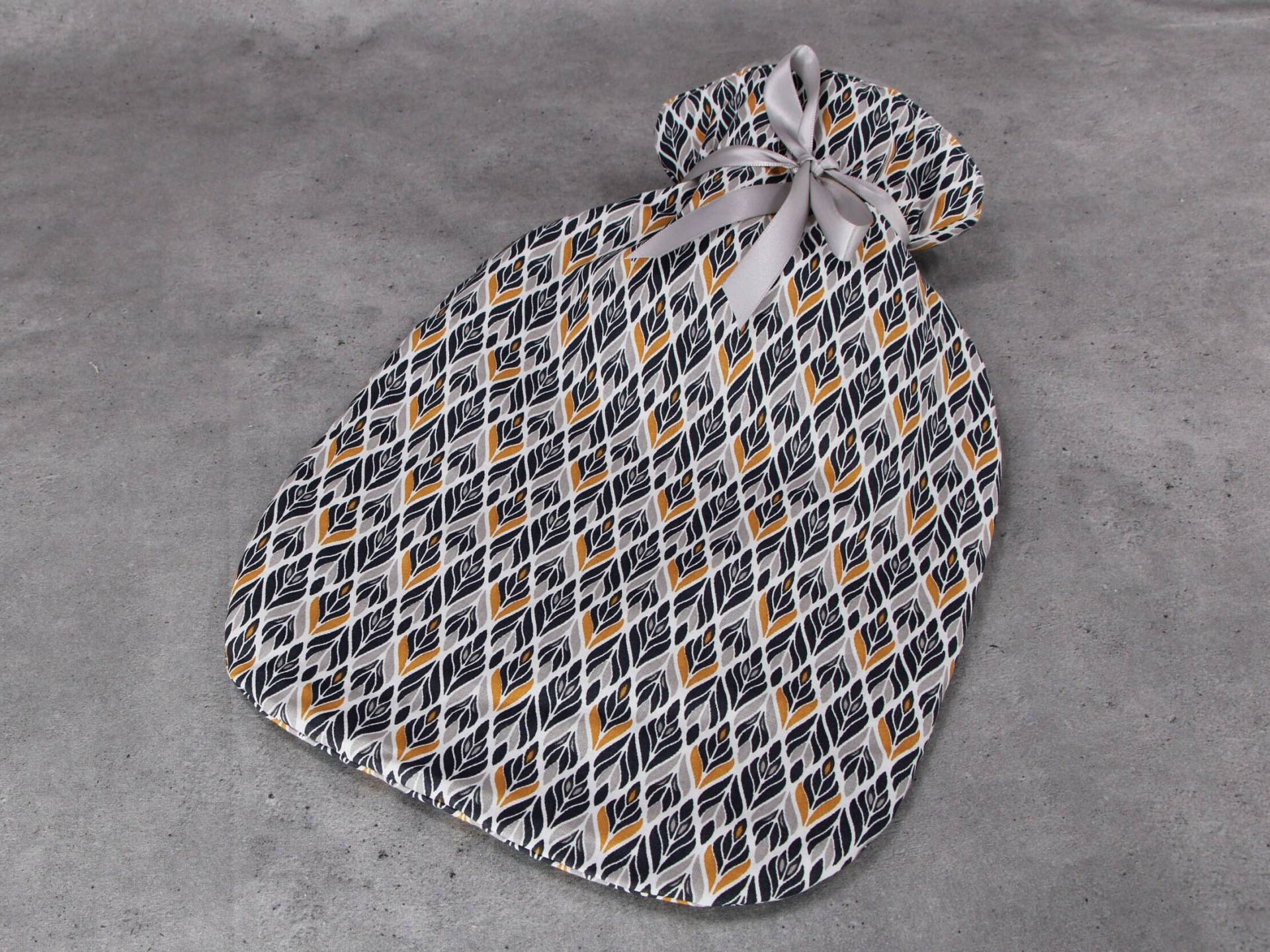 Wärmflaschenbezug, Graue Flamme Wärmflaschenbezug, Graue Flamme von HKModeHandmade