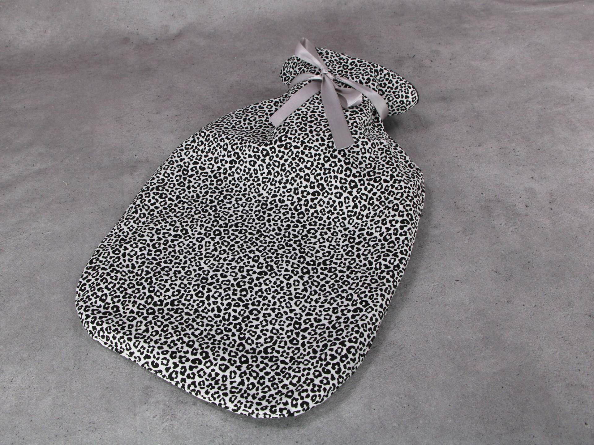 Wärmflaschenbezug, Leo Weiß Schwarz Wärmflaschenbezug, Leo Weiß Schwarz von HKModeHandmade