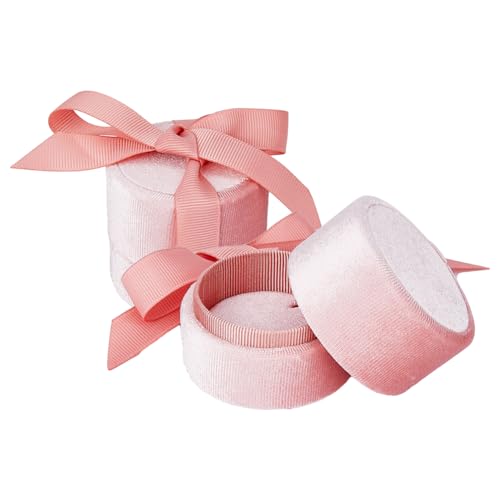 HOBBIESAY 2 runde Samt Ringboxen 54x59cm Fingerring Geschenketui Mit Band Luxuriöse Ringbox Aus Samt Vielseitig Verwendbar Geschenkbox Für Ohrringe Halsketten Anhänger Schmuck Für Hochzeit Verlobung HOBBIESAY 2 runde Samt Ringboxen 54x59cm Fingerring Geschenketui Mit Band Luxuriöse Ringbox Aus Samt Vielseitig Verwendbar Geschenkbox Für Ohrringe Halsketten Anhänger Schmuck Für Hochzeit Verlobung von HOBBIESAY