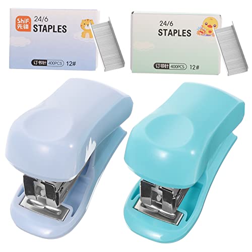 HOMSFOU 2 Sätze Mini Heftgerät Set Teiliges Büroheftgerät Blau und Grün Handliches Ergonomisches Design für Müheloses Heften für Büro und Schule von HOMSFOU