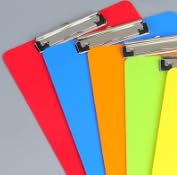 HOZEON Farbige, transparente Kunststoff-Klemmbretter mit niedrigem Profil-Clip, Standard-Buchstabengröße, 31,8 x 22,9 cm, für Klassenzimmer und Bürobedarf, 6 Stück HOZEON Farbige, transparente Kunststoff-Klemmbretter mit niedrigem Profil-Clip, Standard-Buchstabengröße, 31,8 x 22,9 cm, für Klassenzimmer und Bürobedarf, 6 Stück von HOZEON