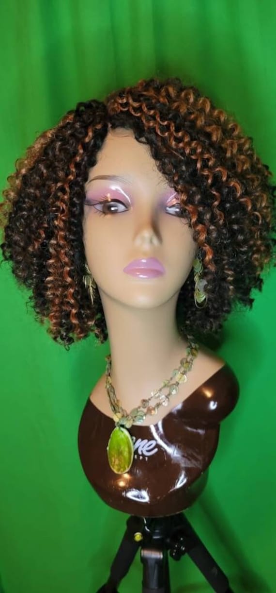 Neue Handgefertigte Freetress Water Wave Crochet Perücke Farbe #1B/30. 16-20 cm Neue Handgefertigte Freetress Water Wave Crochet Perücke Farbe #1B/30. 16-20 cm von HairProphecyWigShop