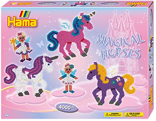 Hama Perlen 3138 Geschenk-Set Zauberhafte Pferde mit ca. 4.000 bunten Midi Bügelperlen mit Durchmesser 5 mm, Vorlagen und 2 Stiftplatten, inkl. Bügelpapier, kreativer Bastelspaß für Groß und Klein Hama Perlen 3138 Geschenk-Set Zauberhafte Pferde mit ca. 4.000 bunten Midi Bügelperlen mit Durchmesser 5 mm, Vorlagen und 2 Stiftplatten, inkl. Bügelpapier, kreativer Bastelspaß für Groß und Klein von Hama