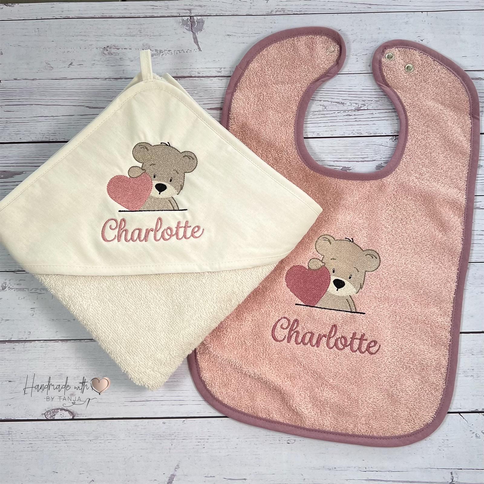 Baby Geschenk Set | Kapuzenhandtuch Und Lätzchen Personalisiert Babyset Mit Namen Bestickt Baby Geschenk Set | Kapuzenhandtuch Und Lätzchen Personalisiert Babyset Mit Namen Bestickt von HandmadelovebyTanja
