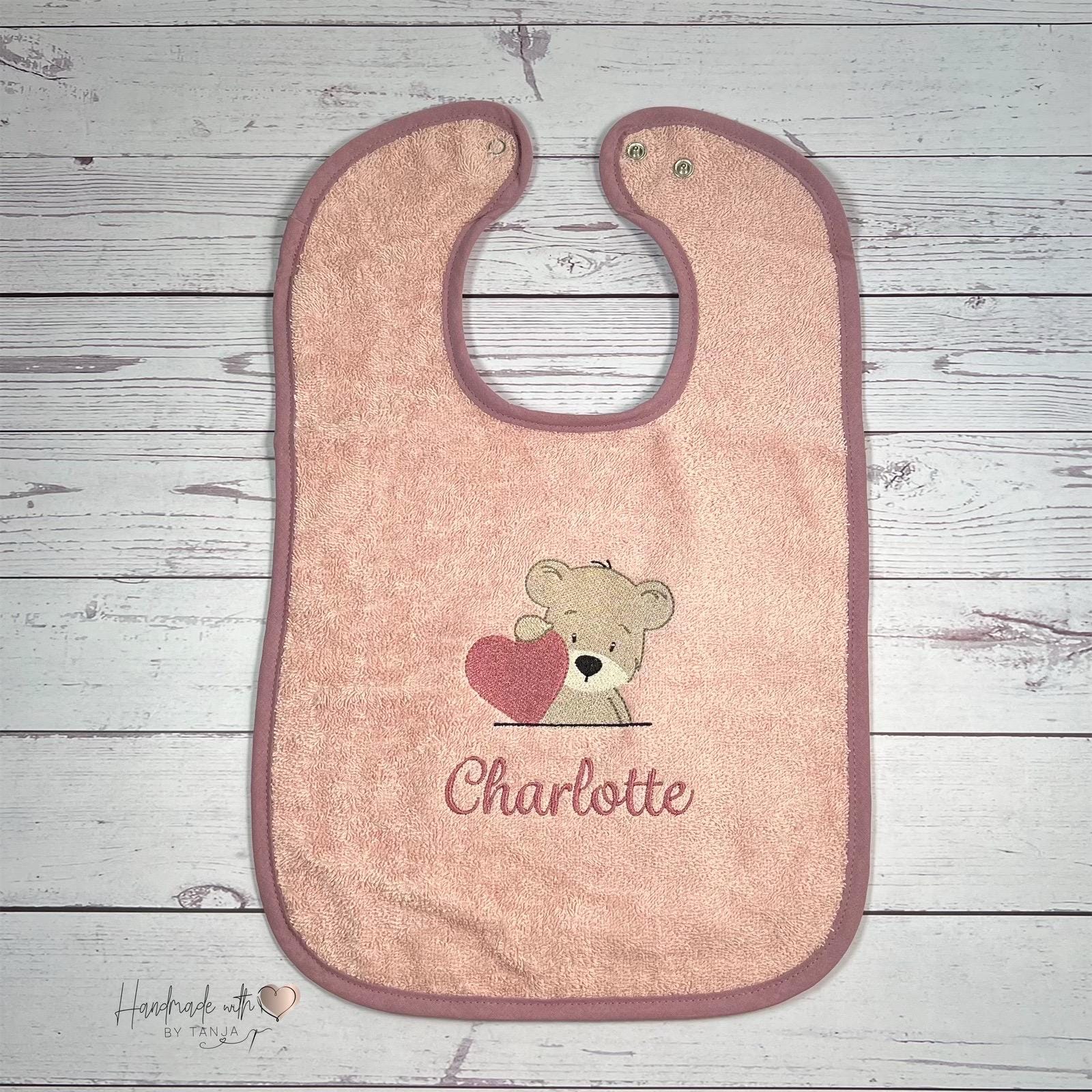 Großes Baby Lätzchen Mit Motiv Und Wunschnamen Bestickt | Personalisiertes Spucktuch Kind I Geschenk Zur Geburt Großes Baby Lätzchen Mit Motiv Und Wunschnamen Bestickt | Personalisiertes Spucktuch Kind I Geschenk Zur Geburt von HandmadelovebyTanja