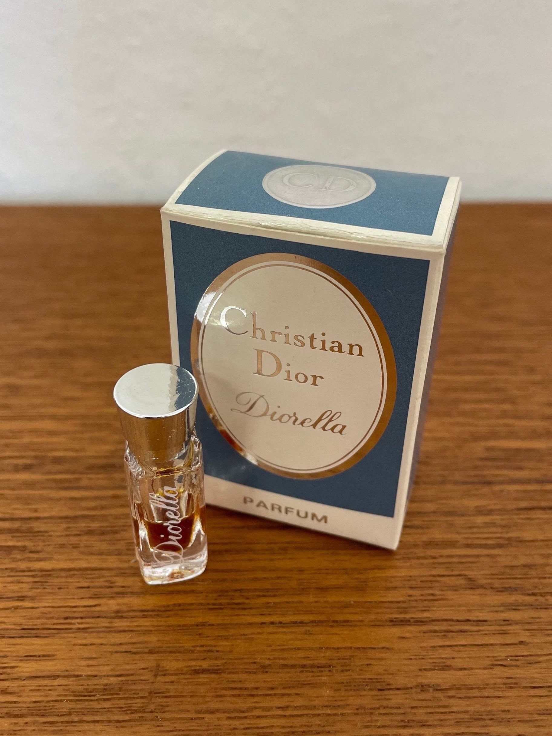 Mini Vintage Christian Dior Diorella Parfum Duft Miniatur Flakon Mit Ovp Mini Vintage Christian Dior Diorella Parfum Duft Miniatur Flakon Mit Ovp von HannoverVintagestore