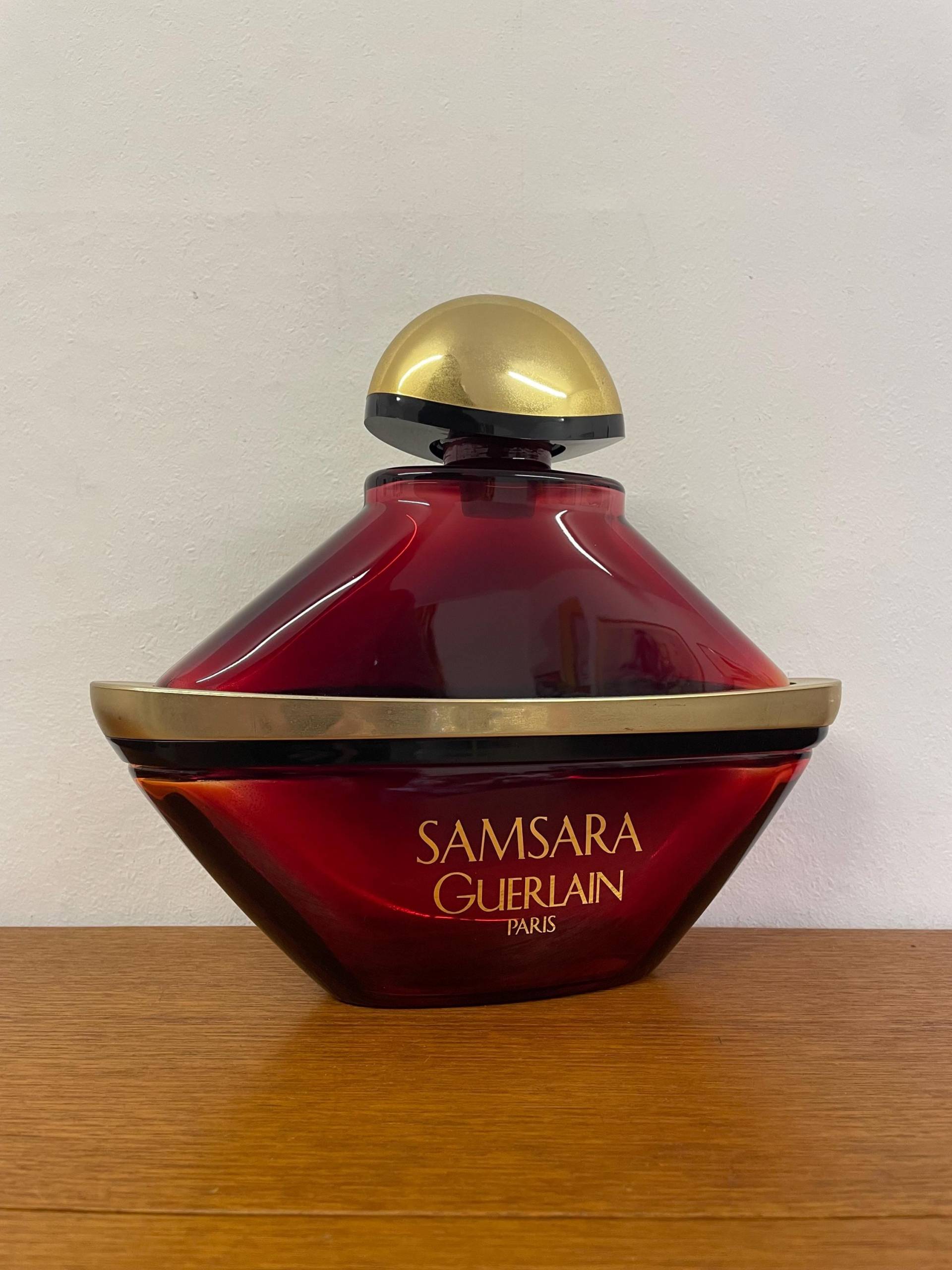 xxl Vintage Guerlain Paris Samsara Parfum Flakon Aus Glas 27x30cm Großer Werbe-Flakon xxl Vintage Guerlain Paris Samsara Parfum Flakon Aus Glas 27x30cm Großer Werbe-Flakon von HannoverVintagestore