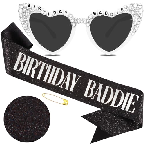 Hapdoo Geburtstags-Baddie-Schärpe und Sonnenbrille für Frauen, schwarze Schärpe mit Goldfolie für Mädchen, lustige Geburtstagsdekorationen, Baddie-Zubehör für Frauen und Männer, Partyzubehör Hapdoo Geburtstags-Baddie-Schärpe und Sonnenbrille für Frauen, schwarze Schärpe mit Goldfolie für Mädchen, lustige Geburtstagsdekorationen, Baddie-Zubehör für Frauen und Männer, Partyzubehör von Hapdoo