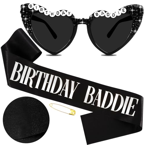 Hapdoo Geburtstags-Baddie-Schärpe und Sonnenbrille für Frauen, schwarze Schärpe mit Silberfolie für Mädchen, lustige Geburtstagsdekorationen, Baddie-Zubehör für Frauen und Männer, Partyzubehör Hapdoo Geburtstags-Baddie-Schärpe und Sonnenbrille für Frauen, schwarze Schärpe mit Silberfolie für Mädchen, lustige Geburtstagsdekorationen, Baddie-Zubehör für Frauen und Männer, Partyzubehör von Hapdoo