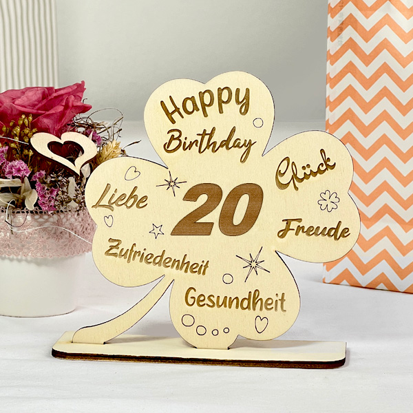 Graviertes Glücks-Kleeblatt zum 20. Geburtstag, Holz als Deko & Geschenk von Happygoods GmbH