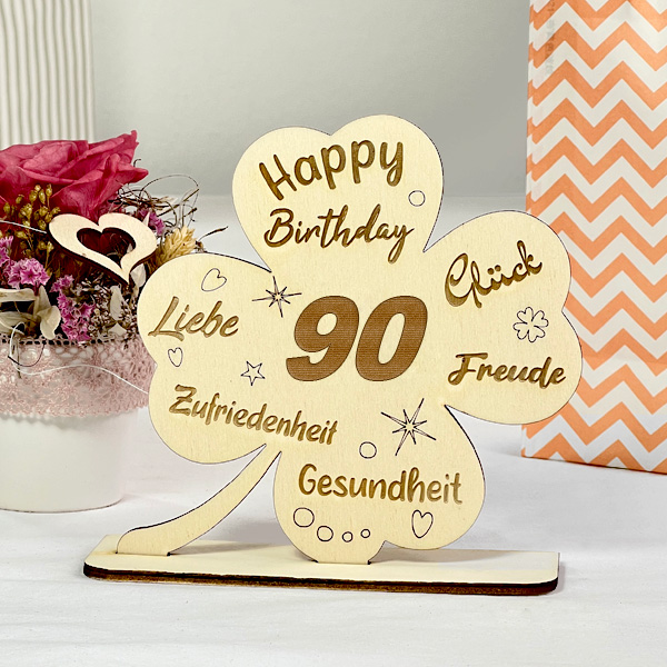 Graviertes Glücks-Kleeblatt zum 90. Geburtstag, Holz als Deko & Geschenk von Happygoods GmbH