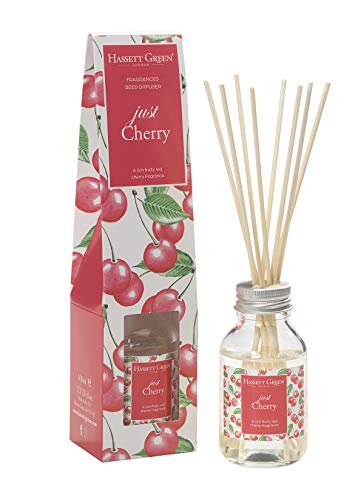 Hassett Green London Just Cherry Duftöl Raumduft 100ml - Langanhaltender Innenraumduft mit 8 Rattan-Reed-Stäbchen für EIN Elegantes Ambiente in Ihrem Zuhause Hassett Green London Just Cherry Duftöl Raumduft 100ml - Langanhaltender Innenraumduft mit 8 Rattan-Reed-Stäbchen für EIN Elegantes Ambiente in Ihrem Zuhause von Hassett Green London