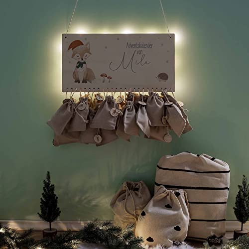 Beleuchteter Adventskalender personalisiert mit Namen aus Holz Kinder DIY LED Weihnachtskalender mit Aquarellmotiv "Fuchs" hellomini (Mit Jutebeuteln, mit Nummer-Anhängern, mit Makramee-Aufhängung) von HeLLo mini