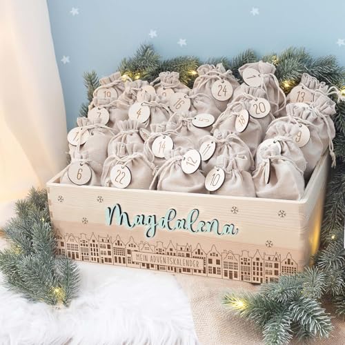 Personalisierte Adventskiste - Adventskalender aus Holz mit Namen - Gravur Kalender DIY - Weihnachtskalender für Kinder - hello mini (Stadt 3D) von hellomini