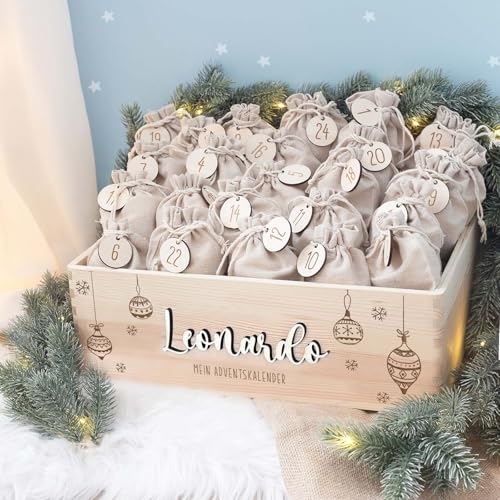 Personalisierte Adventskiste - Adventskalender aus Holz mit Namen - Gravur Kalender DIY - Weihnachtskalender für Kinder - hello mini (Weihnachtskugeln 3D) von hellomini