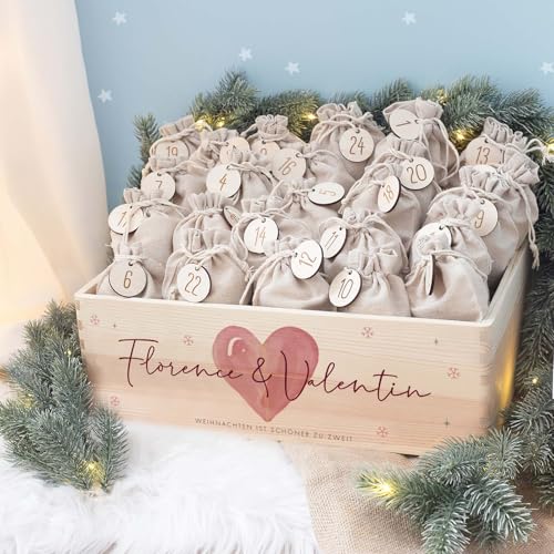 Personalisierte Adventskiste - Adventskalender für Erwachsene aus Holz mit Namen - Gravur Kalender DIY - Weihnachtskalender für Paare - hello mini (Herz Paare) von hellomini