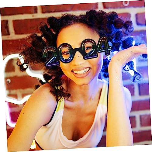 Healeved Neue Jahr Partybrille aus Langlebigem PC Material Bunte Lustige Partybrille als Foto Requisite für Familienfeiern Kindergeburtstag Neujahrsfeier Auffällige Tanzbrille Healeved Neue Jahr Partybrille aus Langlebigem PC Material Bunte Lustige Partybrille als Foto Requisite für Familienfeiern Kindergeburtstag Neujahrsfeier Auffällige Tanzbrille von Healeved