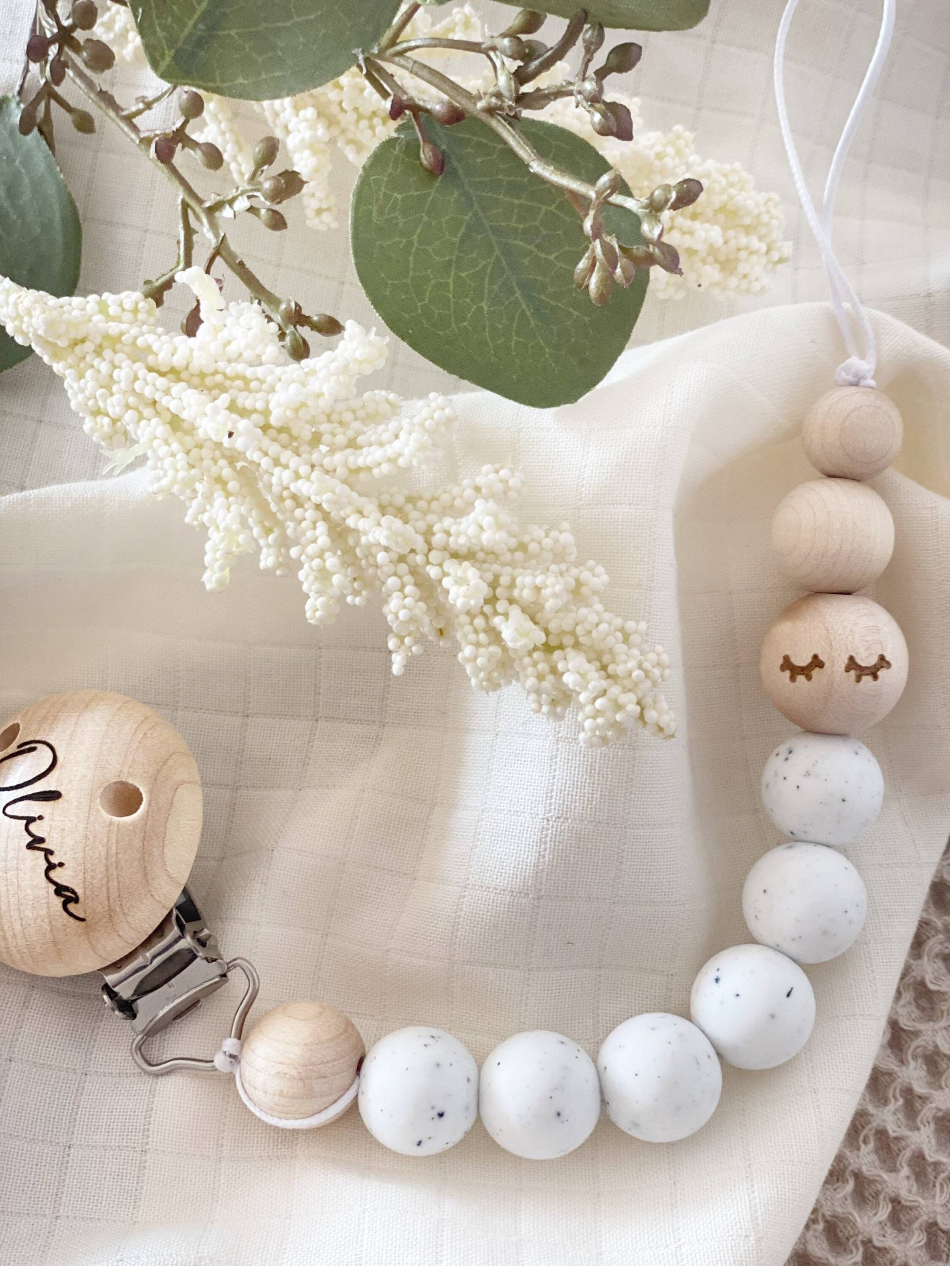 Schnullerkette Sleepy Eyes Mit Namen | Holz Silikon Personalisiert Junge Mädchen Schnullerkette Sleepy Eyes Mit Namen | Holz Silikon Personalisiert Junge Mädchen von HerZauber