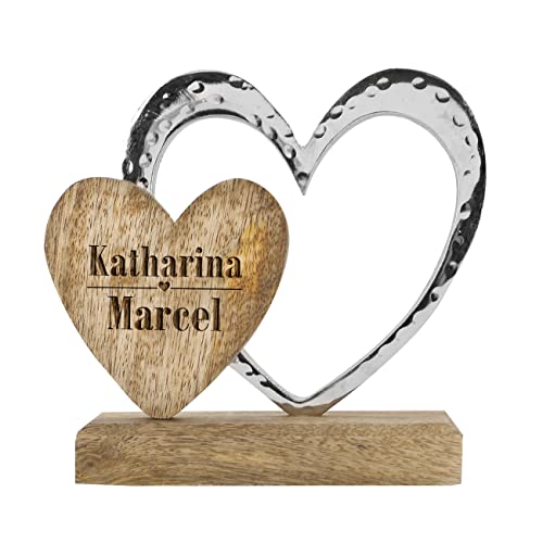 Herz & Heim® Herz Skulptur mit Gravur zur Hochzeit aus Holz/Metall (2 Namen mit Herz, 16 cm x 16 cm x 5 cm (B/H/T)) von Herz & Heim