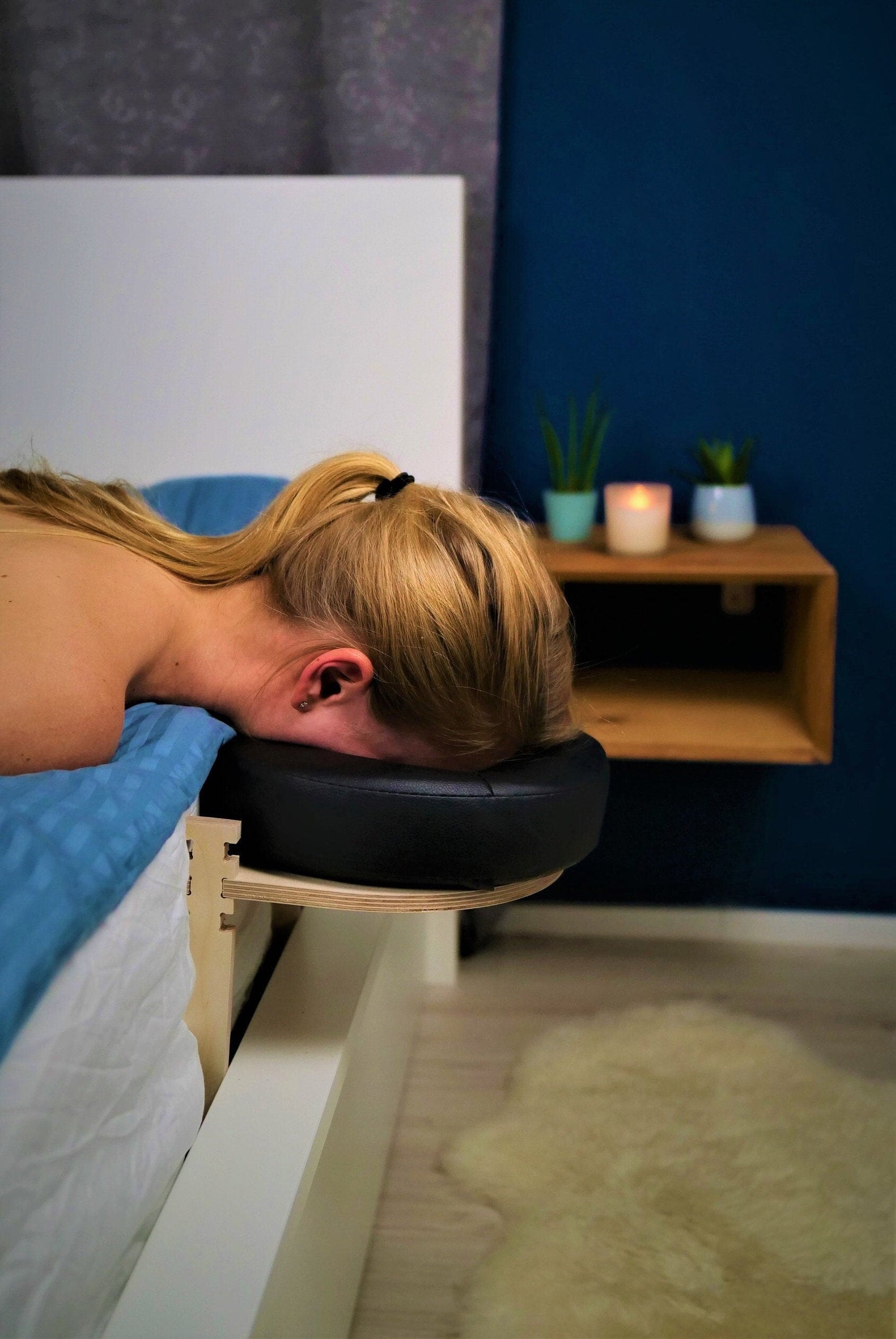 Massage Kopfstütze Fürs Bett Aus Holz von HerzWoodDE