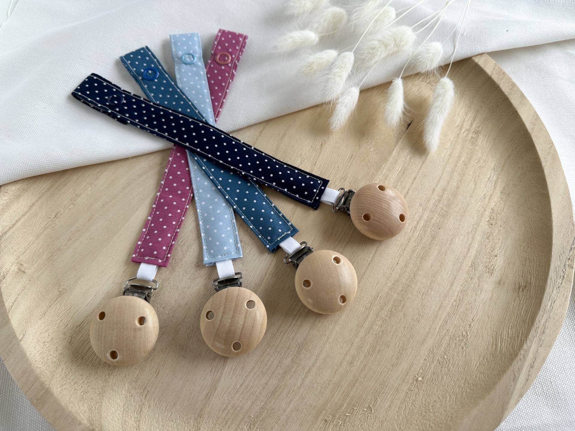 Schnullerband Flexibel Schnullerkette Stoff Geschenk Zur Geburt Taufe Geburtstag Holzclip Baumwolle Waffelpique Junge Mädchen Neugeborene Schnullerband Flexibel Schnullerkette Stoff Geschenk Zur Geburt Taufe Geburtstag Holzclip Baumwolle Waffelpique Junge Mädchen Neugeborene von Herzenszeug