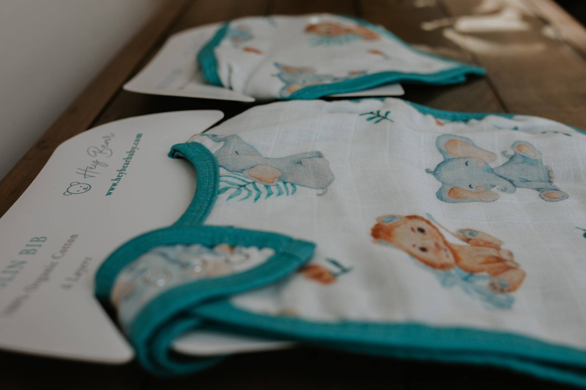 Rüssel & Tails Bib | Futterib Großes Verstellbare Safari Print Musselin Bio-Baumwolle Baby Geschenke Shower Geschenk von HeybearbabyGB