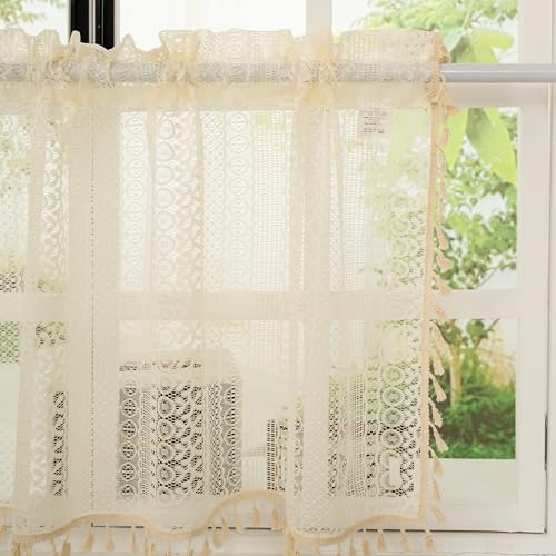 HiSnug Lace Sheer Curtain Beige Boho Vorhang Kurzgardine Bistrogardine im Bauernhaus-Stil mit Stabtasche, Spitze Häkelgardine Kurzstore Gardine Mit Quasten, H60 x B90 cm - 1 Stück von HiSnug