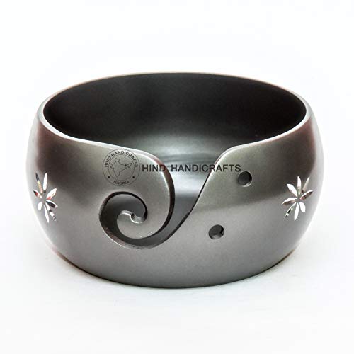 Hind Handicrafts Hochwertige, solide handgefertigte silberne Gravur, Metallic-Finish, Aluminium, tragbare Garn-Aufbewahrungsschale, Halter für Stricken, Häkelnadeln, Zubehör (15,2 x 15,2 x 7,6 cm, Hind Handicrafts Hochwertige, solide handgefertigte silberne Gravur, Metallic-Finish, Aluminium, tragbare Garn-Aufbewahrungsschale, Halter für Stricken, Häkelnadeln, Zubehör (15,2 x 15,2 x 7,6 cm, von Hind Handicrafts