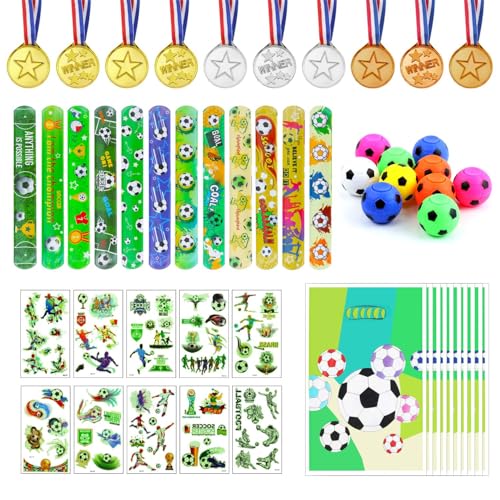 Hmfmdy Fußball Party Mitgebsel Kinder, 52pcs Mitgebsel Fussball Kindergeburtstag mit Geschenk Taschen, Schnapparmband, Tattoo, Medaillen, Spinning-Fußball, Fußball Partygeschenk-Packs Hmfmdy Fußball Party Mitgebsel Kinder, 52pcs Mitgebsel Fussball Kindergeburtstag mit Geschenk Taschen, Schnapparmband, Tattoo, Medaillen, Spinning-Fußball, Fußball Partygeschenk-Packs von Hmfmdy