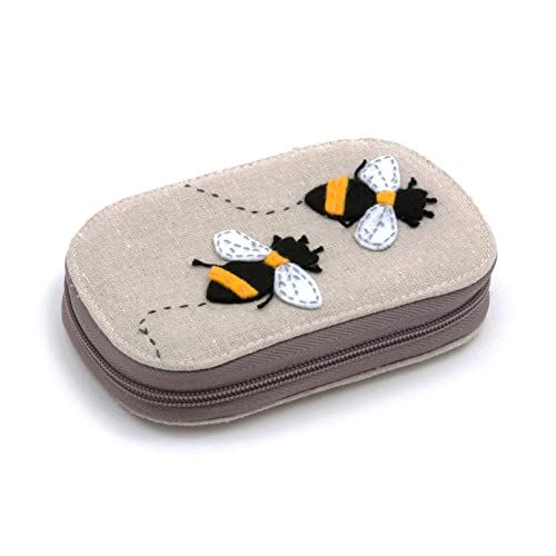 Hobby Gift Gefülltes Nähset – Reise-Nähset mit Reißverschluss – 2,5 x 14 x 9 cm – Applikation Biene von Hobby Gift