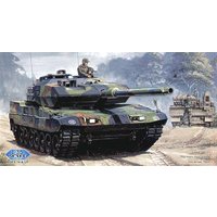 German  Leopard  2  A6EX  tank von HobbyBoss