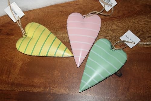 3 hübsche Herzhänger aus Metall in Pastelltönen, H 11 cm, Breite 6,5 cm, Tiefe 1 cm von Holzwurm