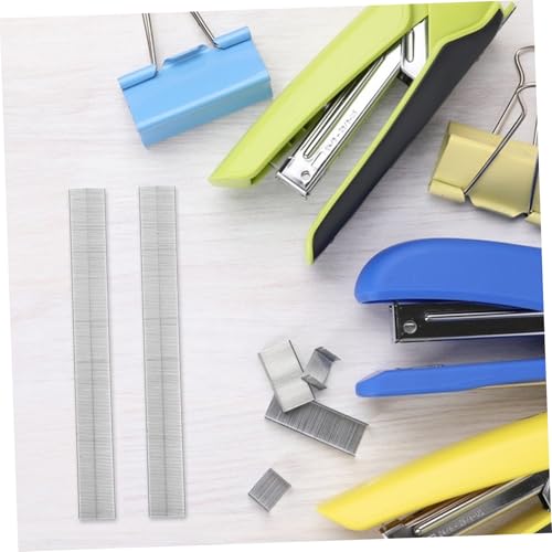 Homoyoyo 2 Boxen Metall Heftklammern Nachfüllklammern für Handhefter Robuste Flexible Standard Büroklammern Praktische Verschleißfeste Binder Staples für Büro und Schule Homoyoyo 2 Boxen Metall Heftklammern Nachfüllklammern für Handhefter Robuste Flexible Standard Büroklammern Praktische Verschleißfeste Binder Staples für Büro und Schule von Homoyoyo