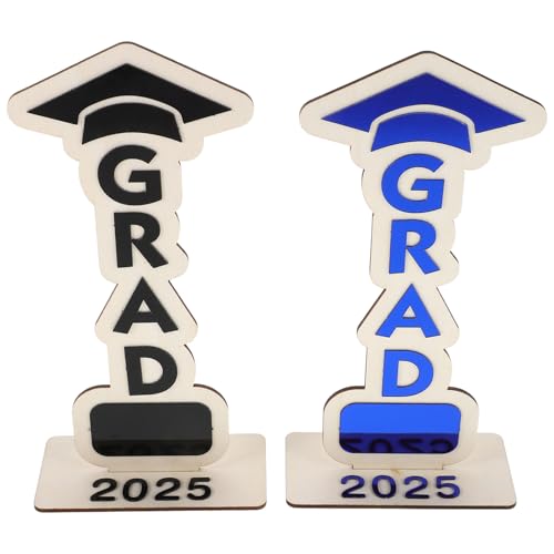 Homoyoyo 2 Stück Abschlusssaison eingerichtet Abschlussdekoration aus Holz Hölzerschilder Foto-Requisiten für die Abschlusssaison Tischdekoration der Klasse 2025 Grad Tischzentrum Acryl Homoyoyo 2 Stück Abschlusssaison eingerichtet Abschlussdekoration aus Holz Hölzerschilder Foto-Requisiten für die Abschlusssaison Tischdekoration der Klasse 2025 Grad Tischzentrum Acryl von Homoyoyo