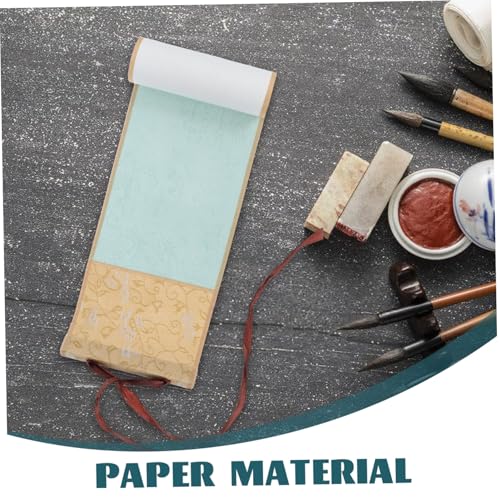 Homoyoyo Leere Chinesische Kalligraphierolle aus Robustem Xuan Papier mit Elegantem Holzstab zum Aufhängen für Hochzeitsgelübde Einladungen Zeichnungen und Traditionelle Kalligrafie Homoyoyo Leere Chinesische Kalligraphierolle aus Robustem Xuan Papier mit Elegantem Holzstab zum Aufhängen für Hochzeitsgelübde Einladungen Zeichnungen und Traditionelle Kalligrafie von Homoyoyo