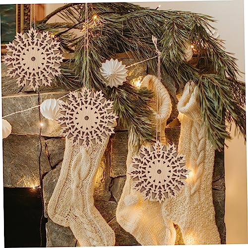 Housoutil 40 Stck. Teiliges Schneeflocken Holzscheiben mit Bohrloch Leichte Langlebige Weihnachtsdeko zum Basteln DIY Christbaumschmuck und Foto Requisiten für Erwachsene Housoutil 40 Stck. Teiliges Schneeflocken Holzscheiben mit Bohrloch Leichte Langlebige Weihnachtsdeko zum Basteln DIY Christbaumschmuck und Foto Requisiten für Erwachsene von Housoutil