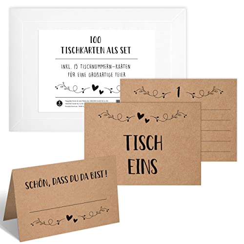 Hyggelig Home 100 Tischkarten Hochzeit Platzkarten Geburtstag - Schön dass du da bist Namensschilder zum selbst beschriften DIN A7 - inklusive 15 Tischnummer Karten - Kraftpapier Hyggelig Home 100 Tischkarten Hochzeit Platzkarten Geburtstag - Schön dass du da bist Namensschilder zum selbst beschriften DIN A7 - inklusive 15 Tischnummer Karten - Kraftpapier von Hyggelig Home