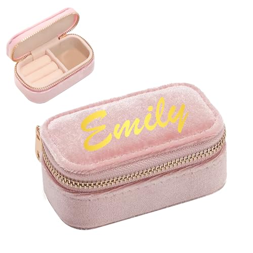 IBLUCTRY Personalisierte Mini-Schmuckschatulle aus Samt für Damen, individueller Namen, Reise-Schmuck-Organizer, tragbare Mini-Aufbewahrungsbox für Ringe, Halsketten, Ohrringe, Hochzeitsantrag IBLUCTRY Personalisierte Mini-Schmuckschatulle aus Samt für Damen, individueller Namen, Reise-Schmuck-Organizer, tragbare Mini-Aufbewahrungsbox für Ringe, Halsketten, Ohrringe, Hochzeitsantrag von IBLUCTRY