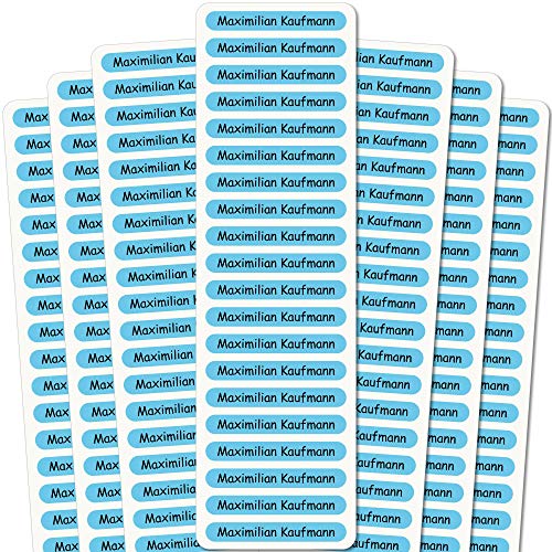 INDIGOS UG Namensaufkleber Kinder - 51x7 mm - 140 Stück Sticker für Kinder, Schule und Kindergarten - Stifte, Federmappe, Lineale - hellblauer Hintergrund - individueller Aufdruck von INDIGOS UG