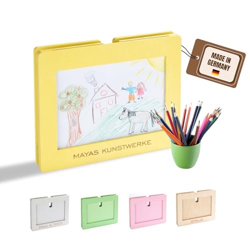 INEXTERIOR KiKu – PERSONALISIERBAR - Bilderrahmen mit Stauraum für 100 Kinderzeichnungen A4 – Rahmen aus Holz für Kinderbilder (Gelb, mit Personalisierung) von INEXTERIOR