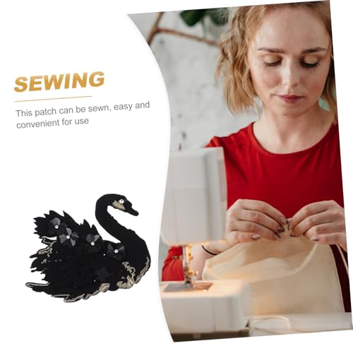 IWOWHERO Großer Schwarzer Blumen Schwan Stickerei Patch Bestickte Applikation für DIY Kleidung Dekorativer Aufnäher Einfach zu Nähen Vielseitig für Shirts Kissen Vorhänge und Stoffe IWOWHERO Großer Schwarzer Blumen Schwan Stickerei Patch Bestickte Applikation für DIY Kleidung Dekorativer Aufnäher Einfach zu Nähen Vielseitig für Shirts Kissen Vorhänge und Stoffe von IWOWHERO