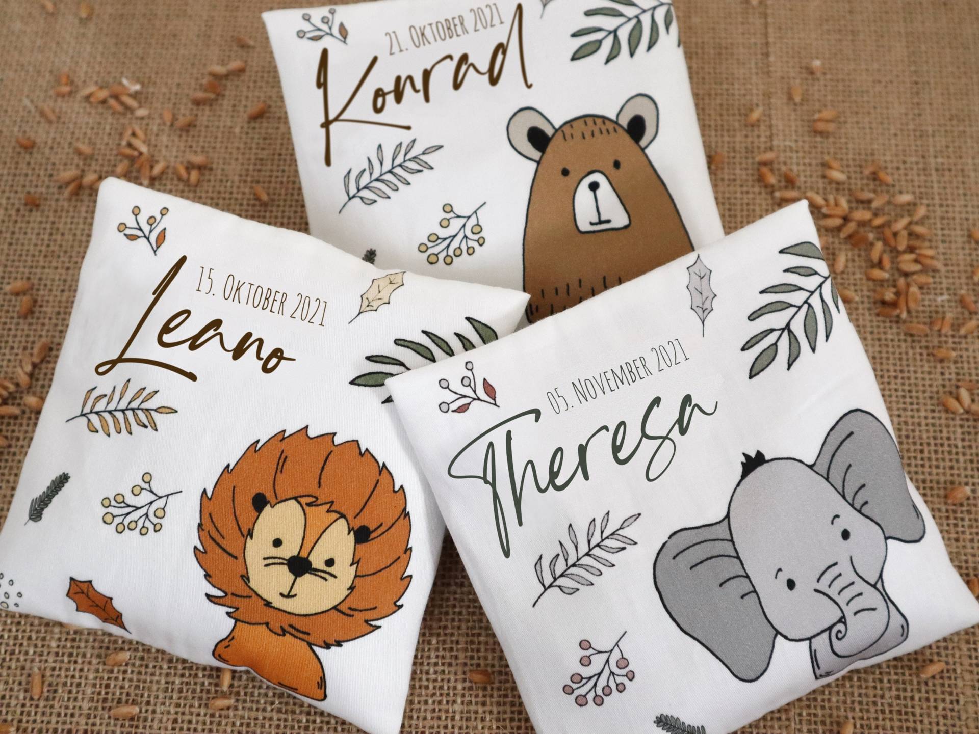 Körnerkissen Baby | Geschenk Zur Geburt Mit Namen & Geburtsdatum Personalisiert Wärmekissen Kältekissen Dinkelkissen Rapskissen Körnerkissen Baby | Geschenk Zur Geburt Mit Namen & Geburtsdatum Personalisiert Wärmekissen Kältekissen Dinkelkissen Rapskissen von Ideeschmiede