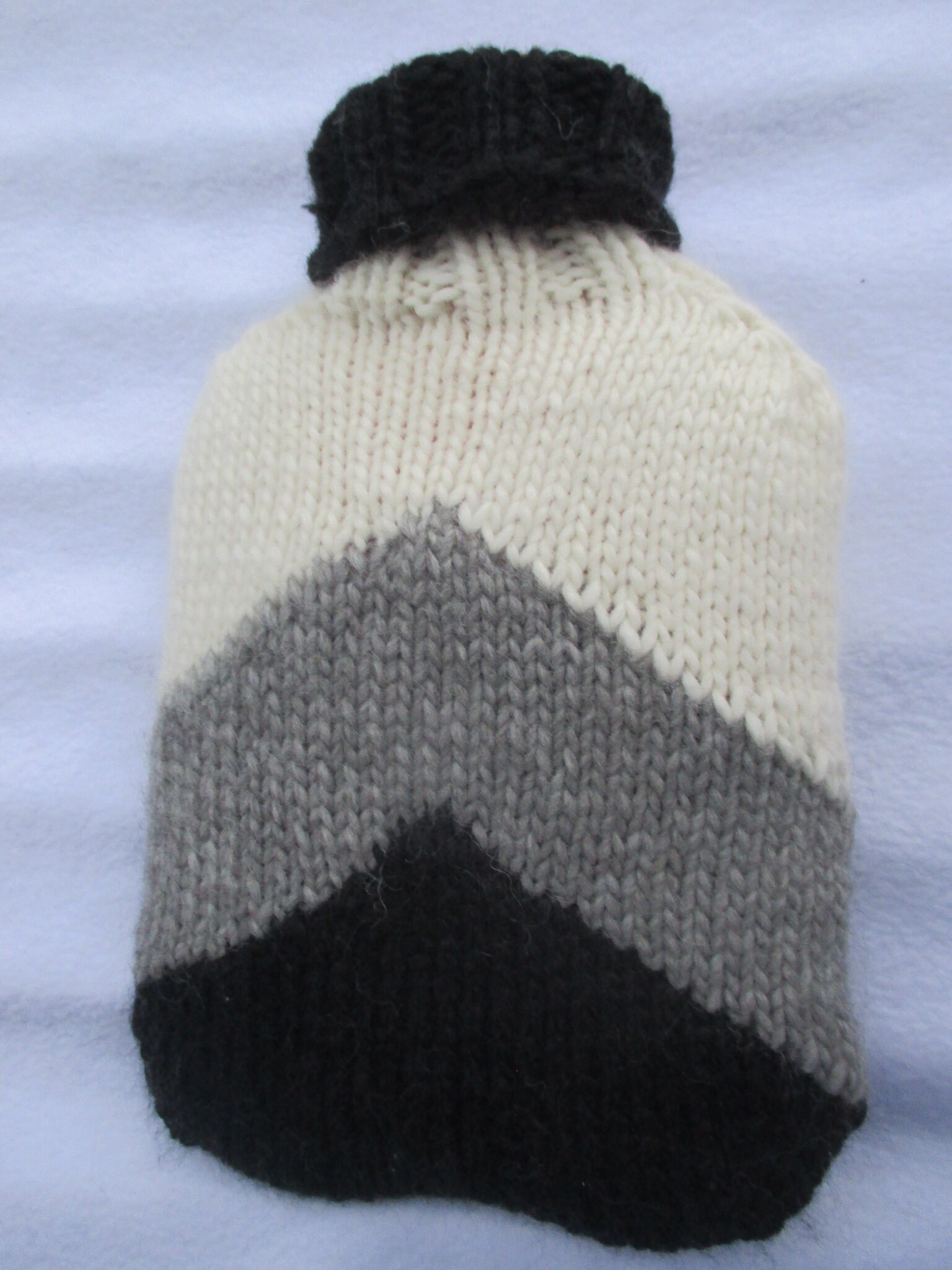 Wärmflaschenbezug "Triplecolor" Schwarz Grau Cream Alpaka - & Merinowolle "Einzelstück" Wärmflaschenbezug "Triplecolor" Schwarz Grau Cream Alpaka - & Merinowolle "Einzelstück" von IlsettiCreations