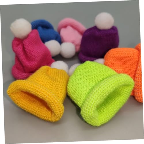 Ipetboom 12 Stück Teiliges Mini Weihnachtsmützen Bunte Gestrickte Puppenhüte Elastische Mini Knäufe Festliche Weihnachtsdekoration für Weinflaschen DIY Bastelzubehör Farbenfrohe Tisch und von Ipetboom